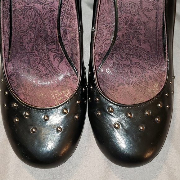 L. E. I. Heels free with another purchase! - Picture 2 of 10